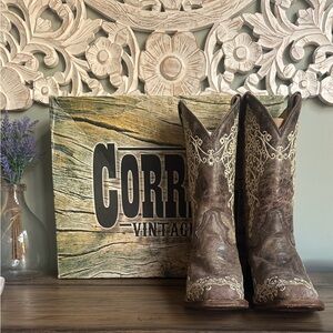 Corral Brown Embroidered Cowboy Boots